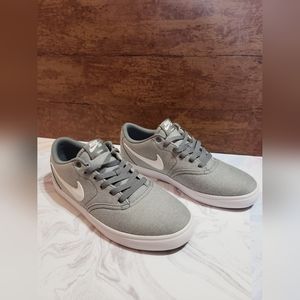 Nike Mens SB Check Solar  New Size 8